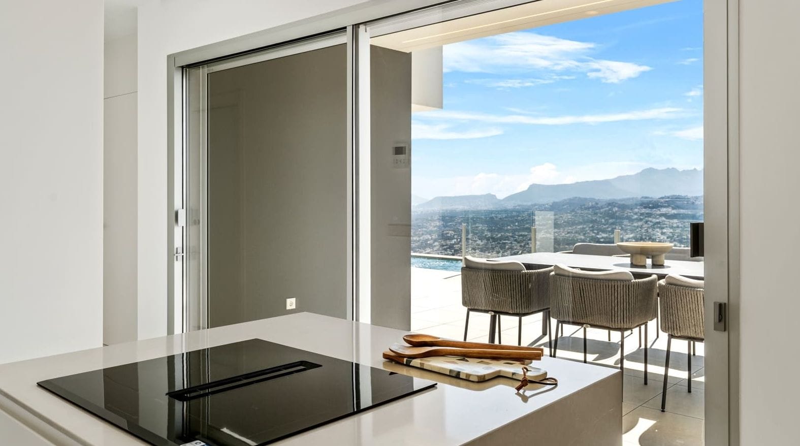 Villa en Moraira con 3 habitaciones y piscina y vistas al mar