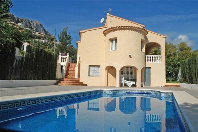 VILLA EN CALPE CON VISTAS ABIERTAS