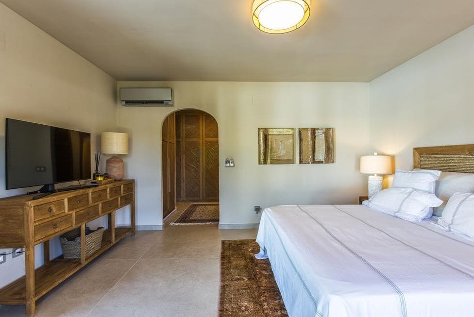 Villa zum Verkauf mit 4 Schlafzimmern und Pool in Denia, Alicante