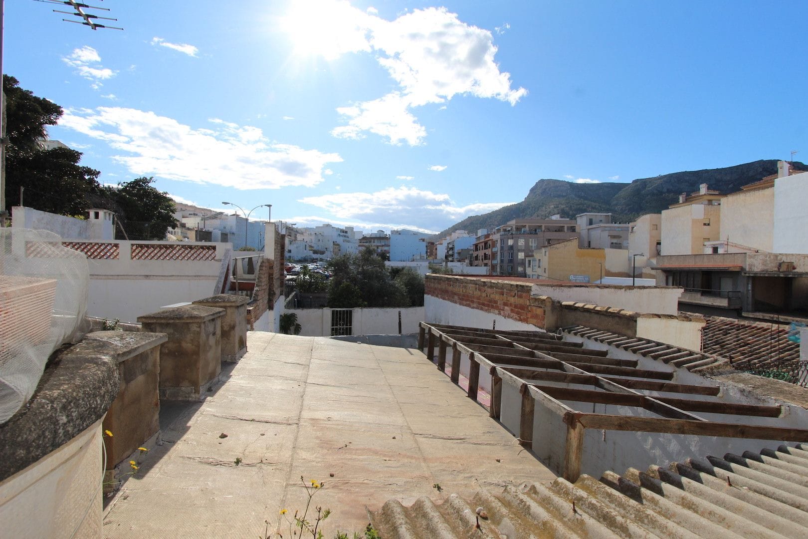 CASA DE PUEBLO EN EL CASCO ANTIGUO