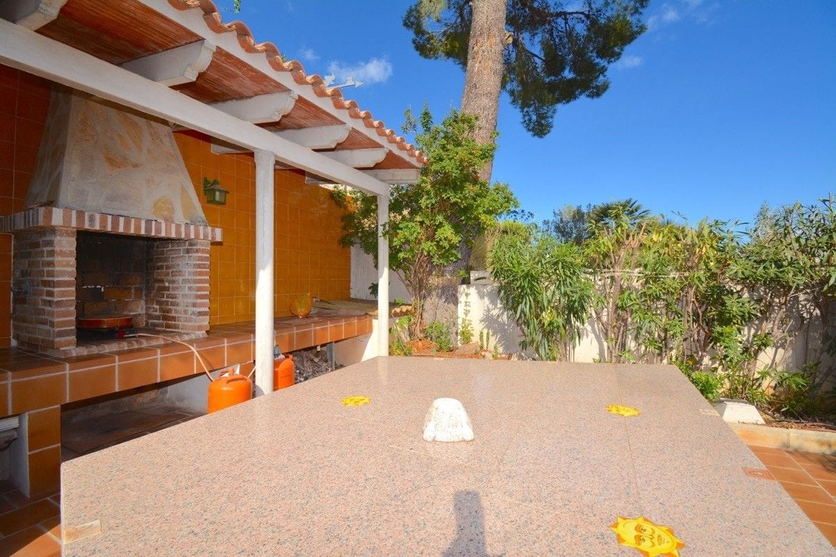 Villa en venta en Denia zona montgo