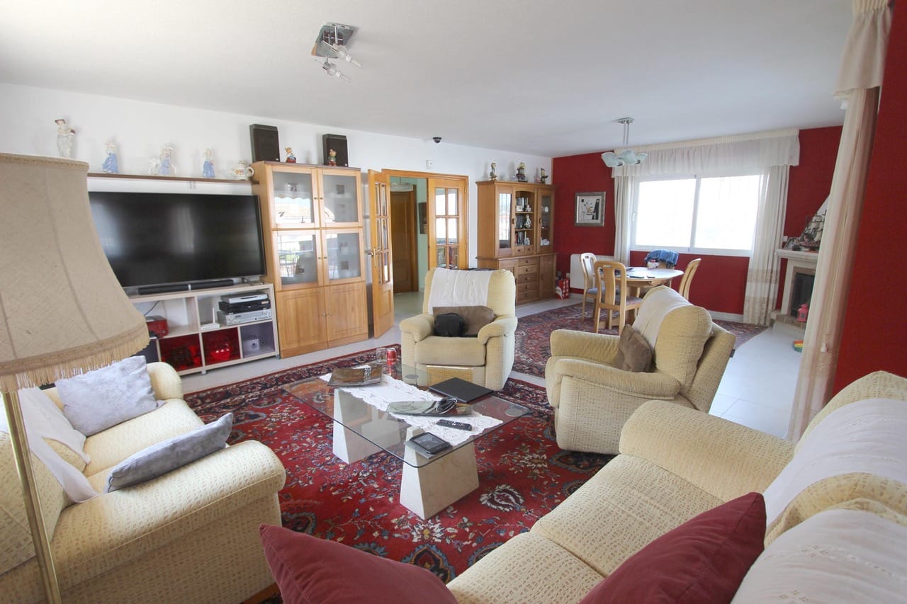 VILLA SPACIEUSE ET SPACIEUSE À CALPE