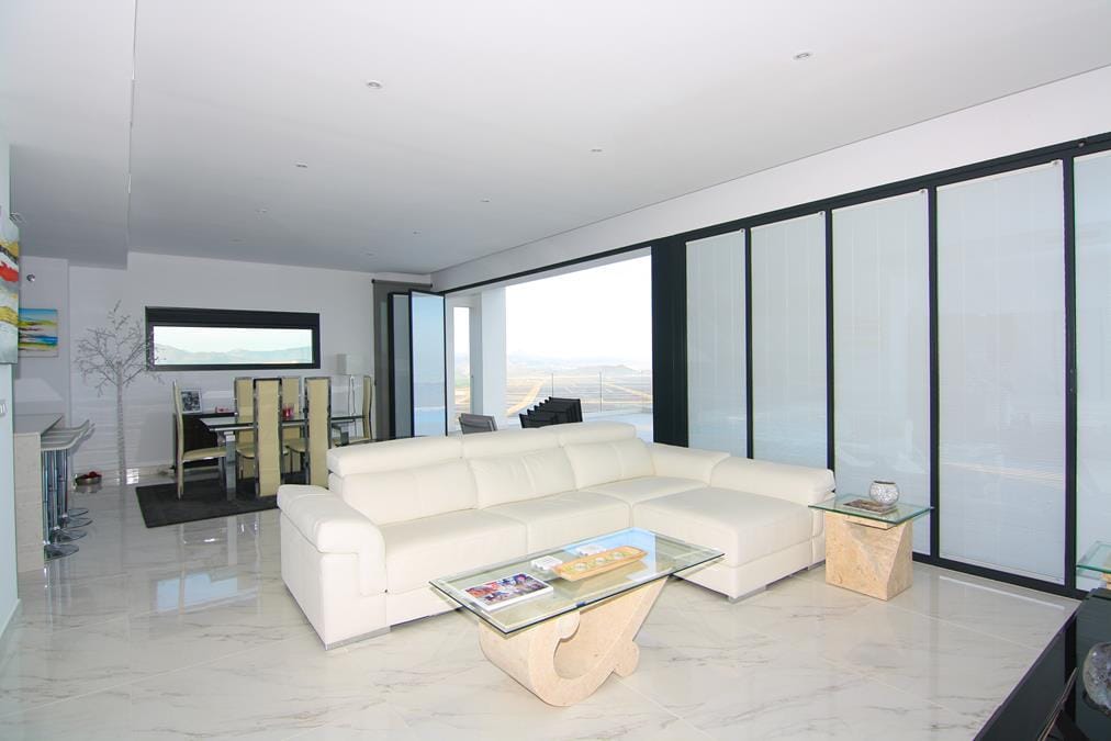 Impresionante villa de nueva construcción en venta con vistas al mar