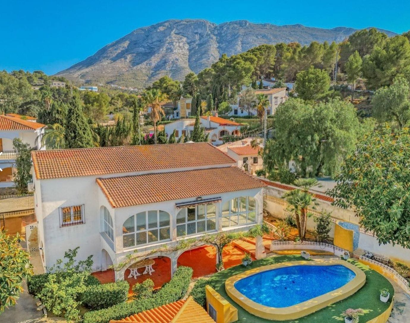Klassische Villa in Las Rotas, Dénia