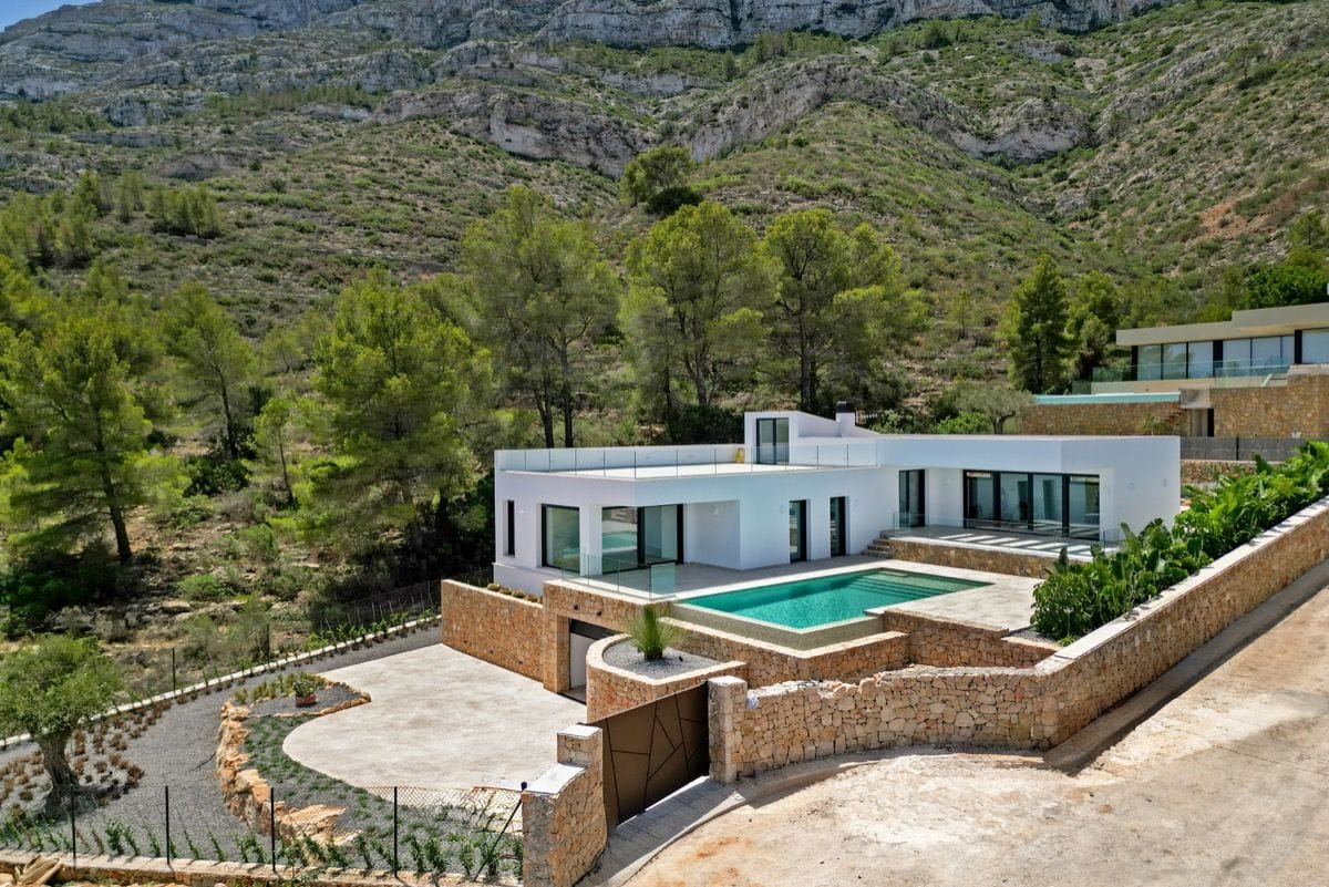 Luxury Villa with Sea Views and Natural Surroundings in Dénia