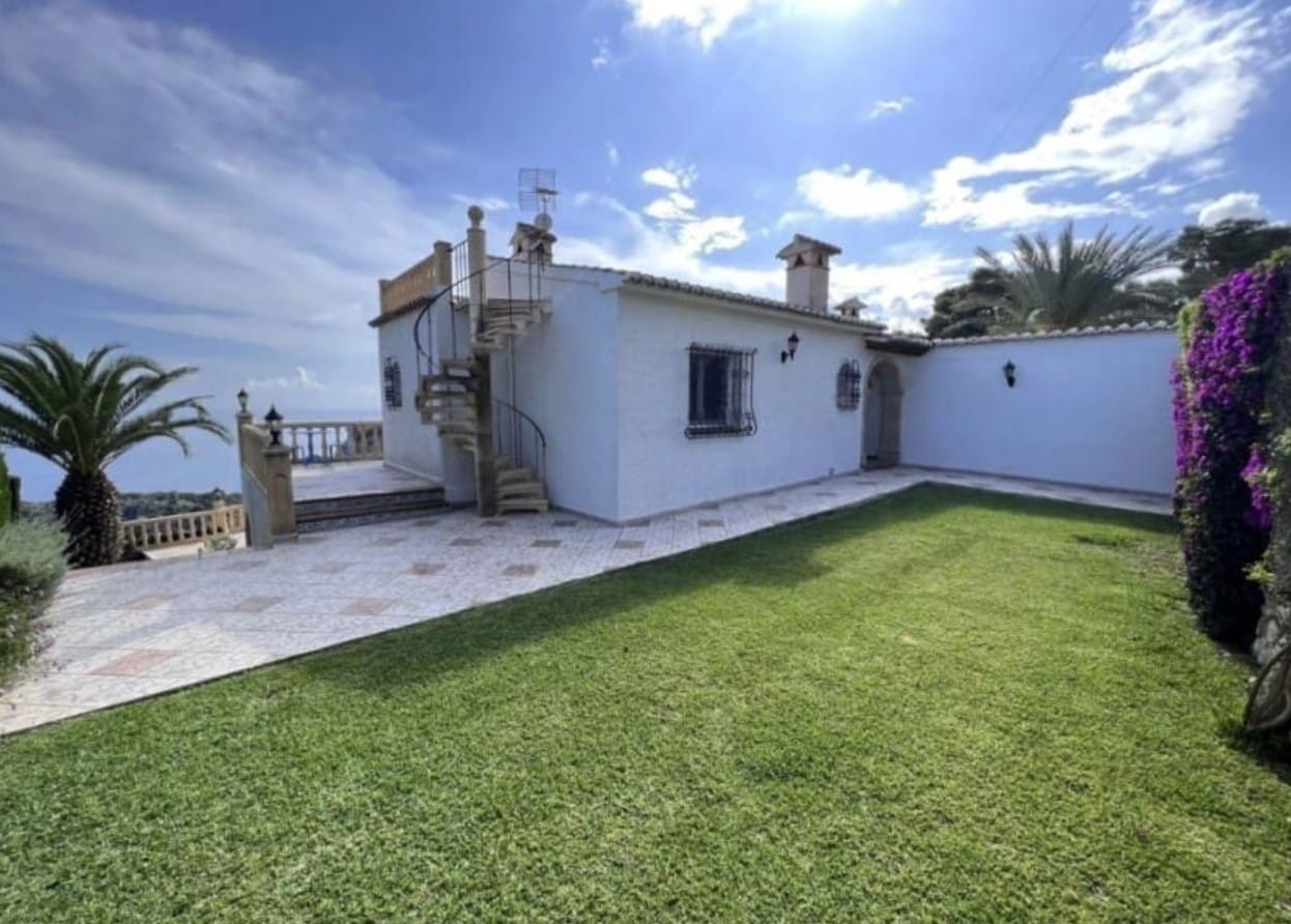 Espectacular villa de 3 dormitorios con vistas al mar en la Cala Ambolo - Javea