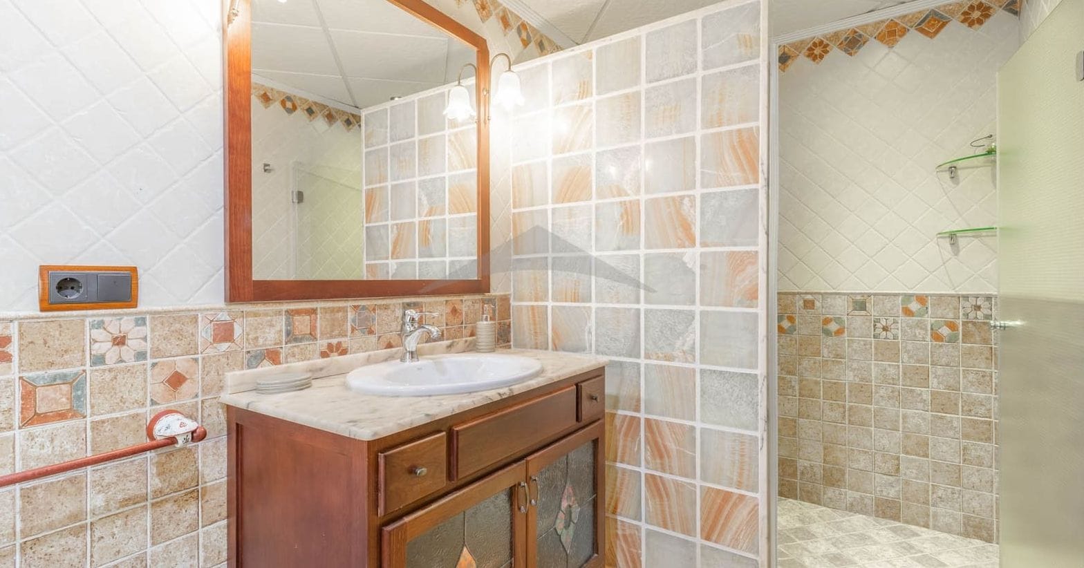 Extraordinair villa met zwembad en tuin, 4 slaapkamers.