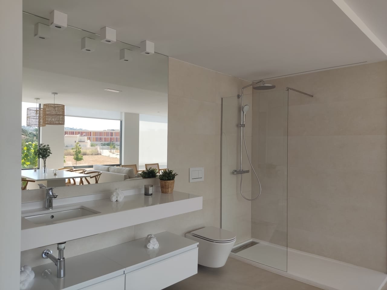 Apartamento de lujo con gran jardin en venta en Denia a 100m de la playa