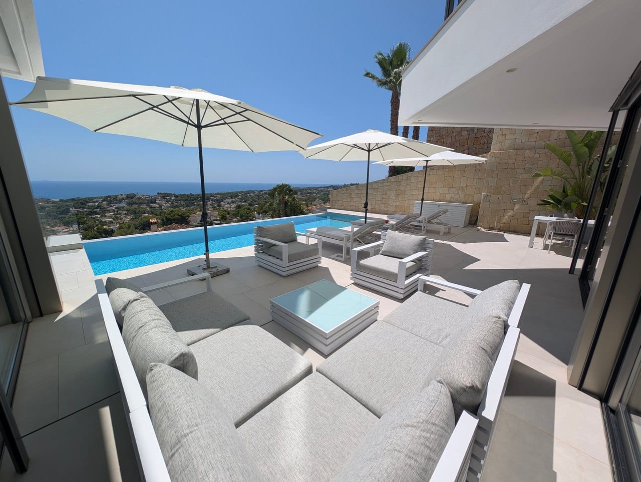 Espectacular villa de lujo con vistas al mar en Moraira, terrazas panorámicas, piscina infinity y azotea wellness