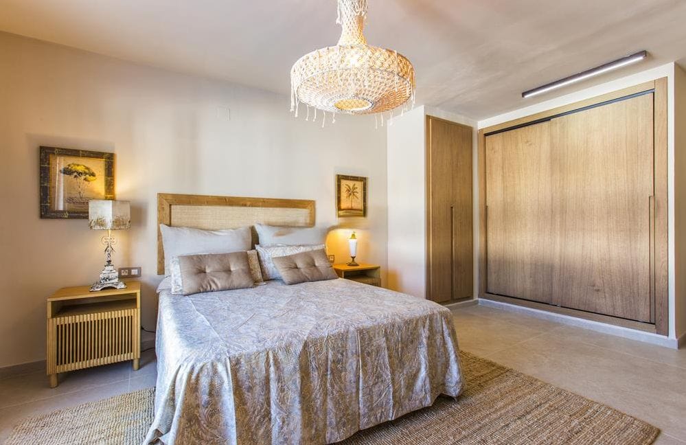 Villa zum Verkauf mit 4 Schlafzimmern und Pool in Denia, Alicante