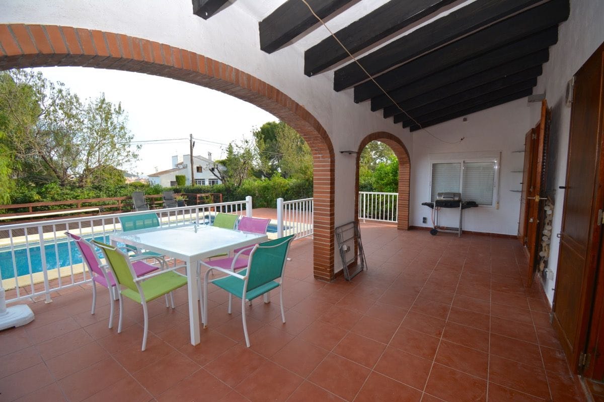 Villa en venta en Denia