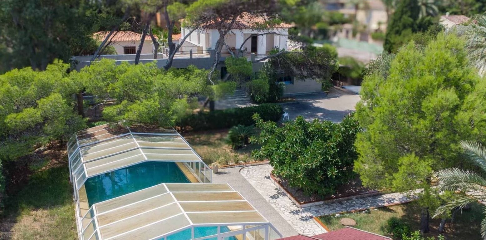 Exclusiva propiedad con vistas al mar y gran parcela en Las Rotas – Dénia