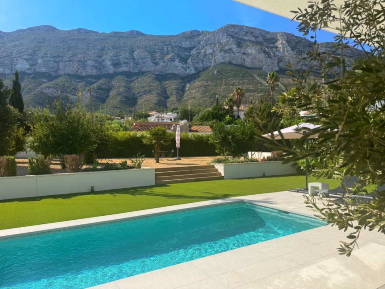 Modern chalet in Denia, energy efficiency A.