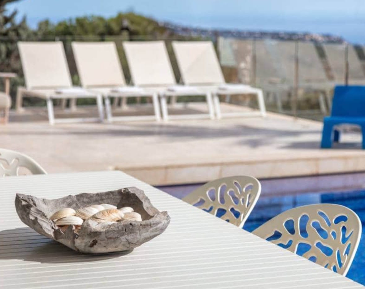 Villa de lujo con vistas panorámicas al mar en Moraira – diseño moderno, piscina climatizada