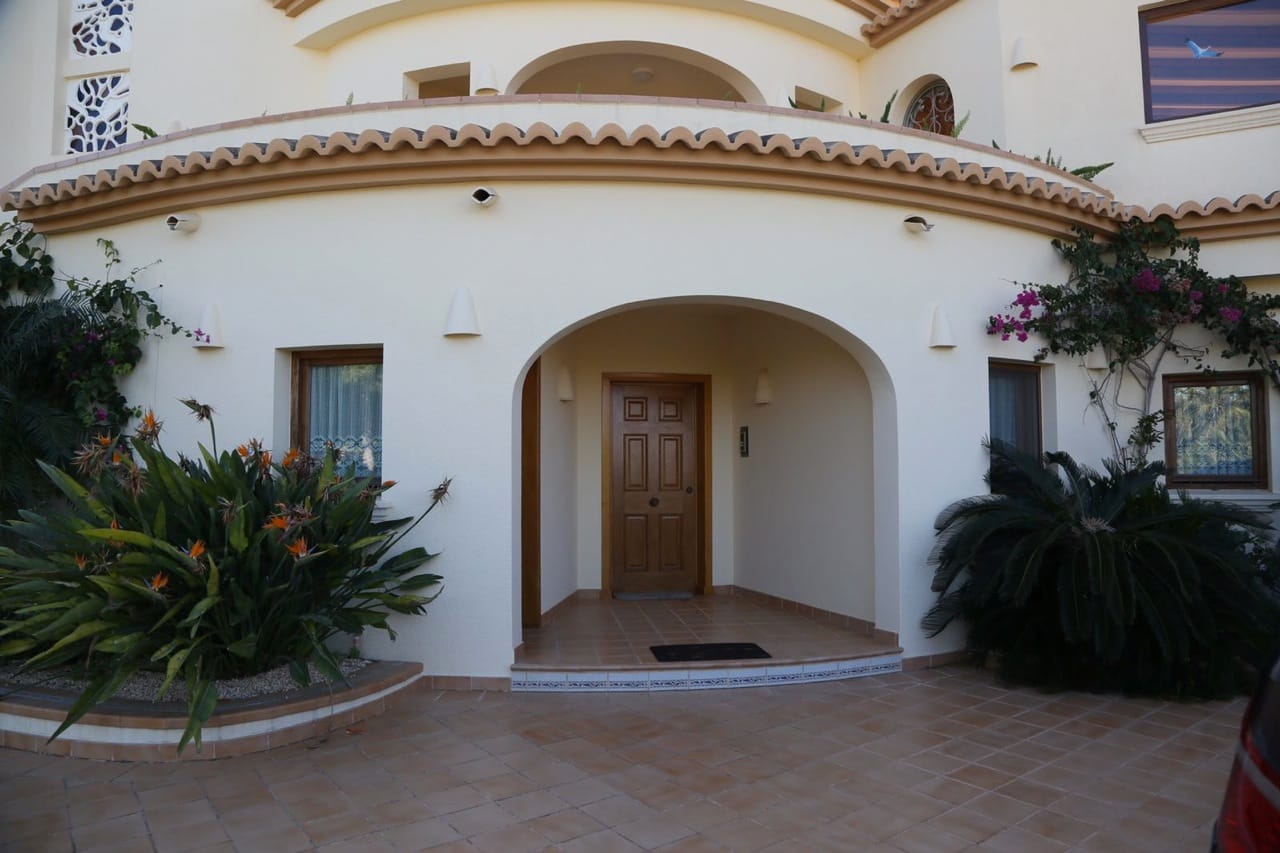 ESPECTACULAR VILLA EN CALPE