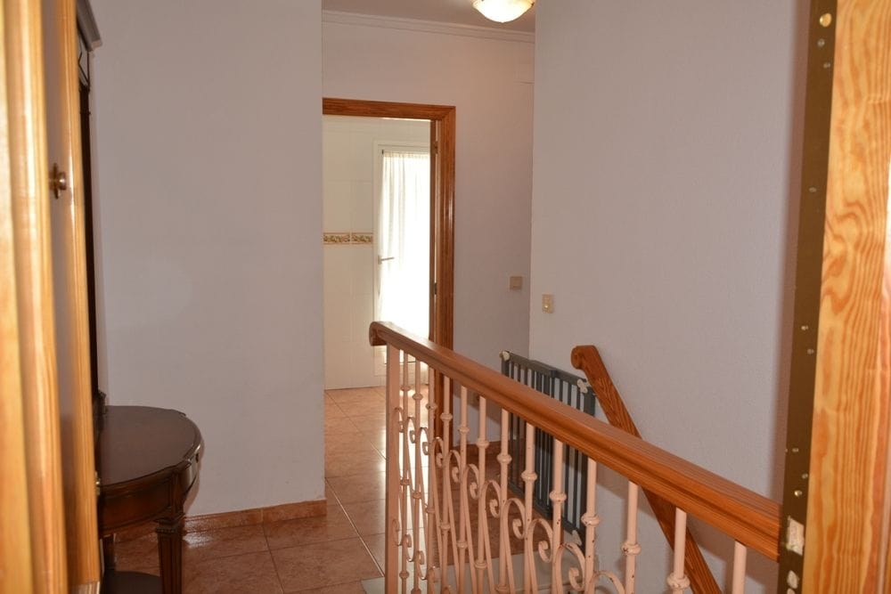 Bel appartement en duplex très bien distribué avec de belles vues sur la mer et le Montgo,