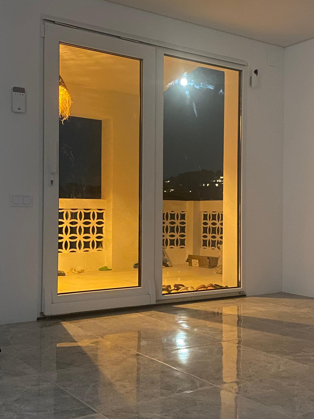 Villa moderne de 4 chambres à Dénia, à distance de marche de la plage.