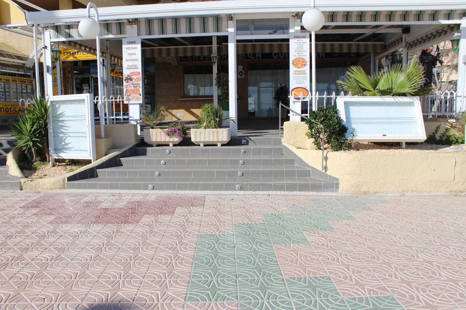 RESTAURANTE EN PRIMERA LINEA DE LA PLAYA...
