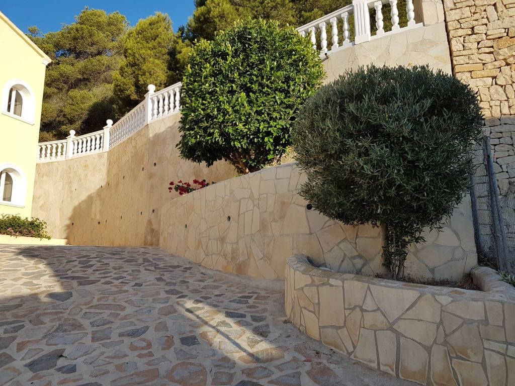 VILLA CON IMPRESIONANTES VISTAS AL MAR Y A LA COSTA