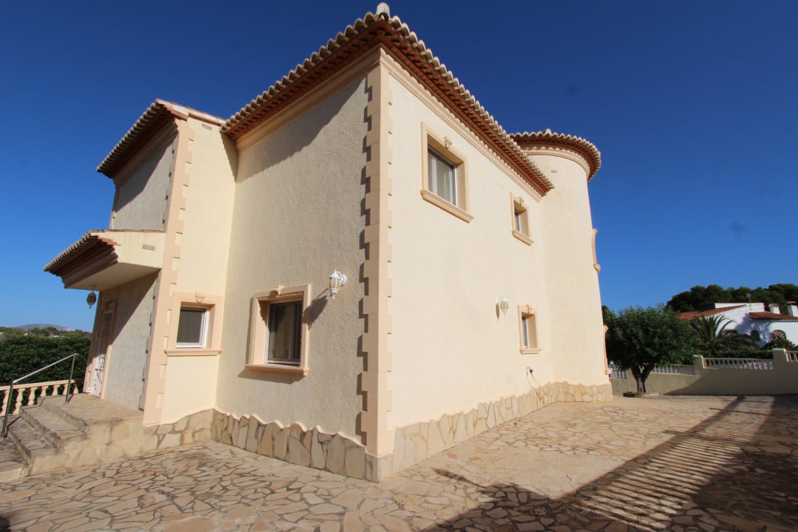 VILLA DE ESTILO MEDITERRANEO