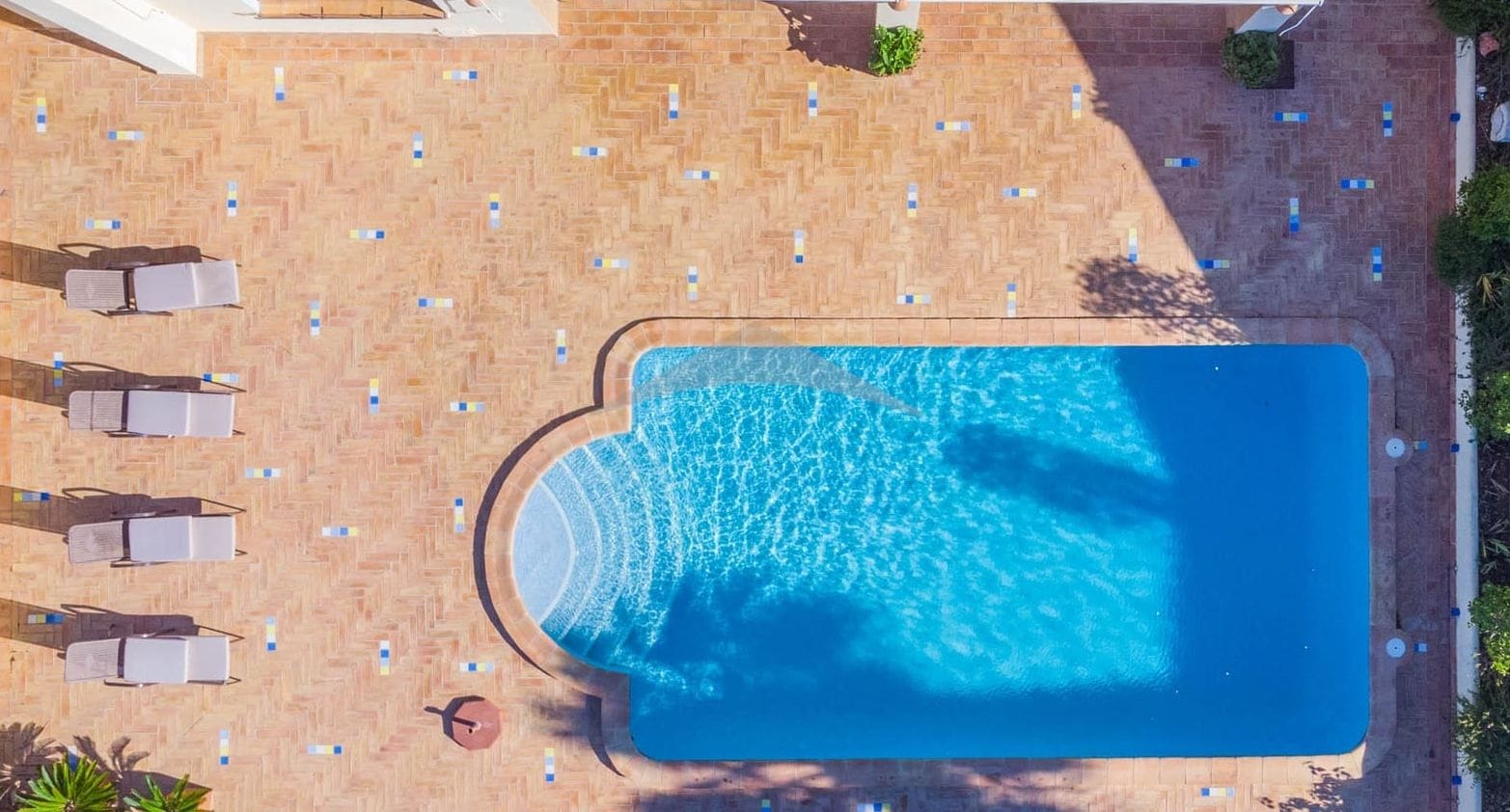 Extraordinair villa met zwembad en tuin, 4 slaapkamers.