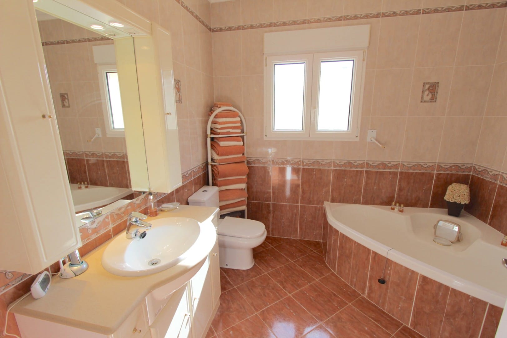 VILLA DE ESTILO MEDITERRANEO