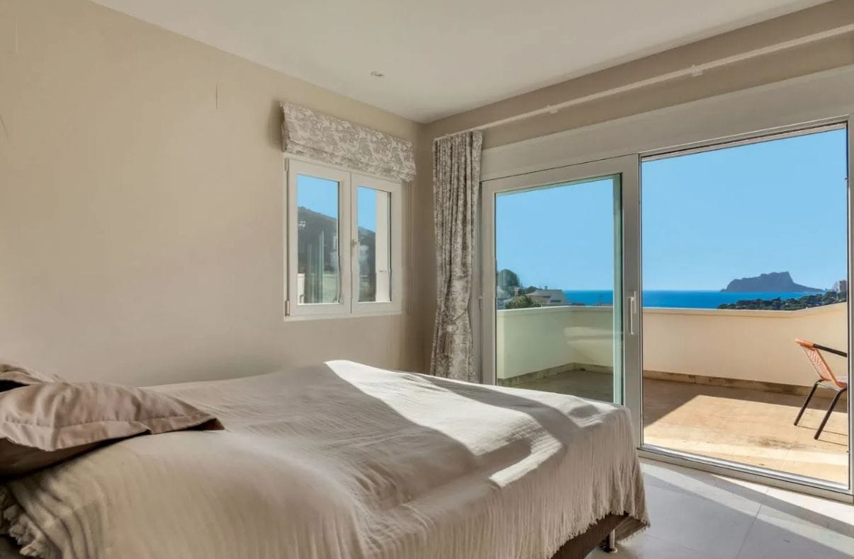 Sea view villa in Moraira with 4 bedrooms