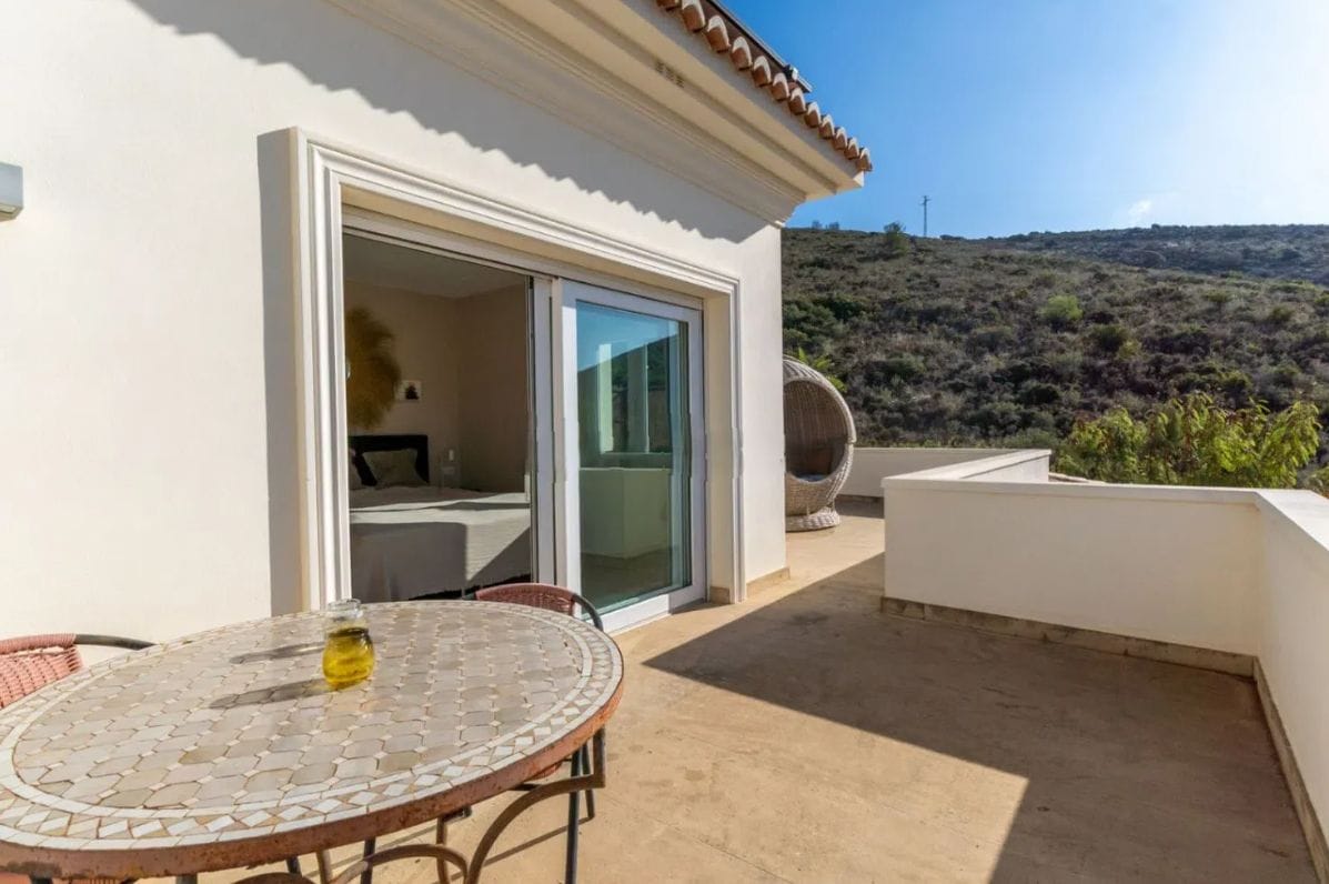 Sea view villa in Moraira with 4 bedrooms