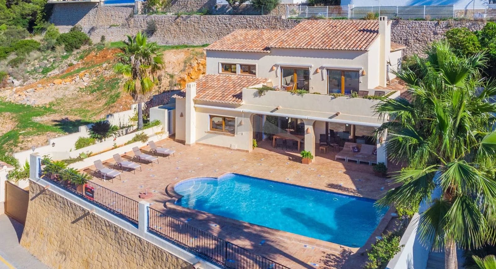 Extraordinair villa met zwembad en tuin, 4 slaapkamers.