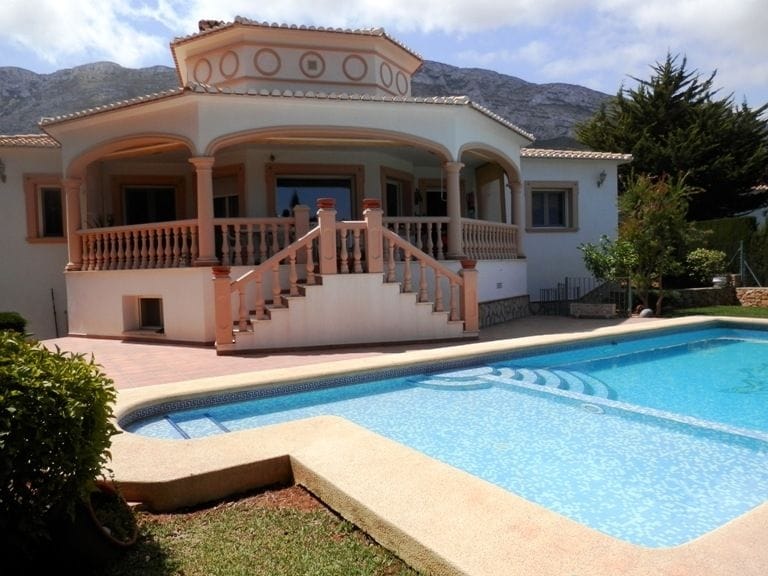 Belle villa à Denia avec vue sur la mer et le Montgó