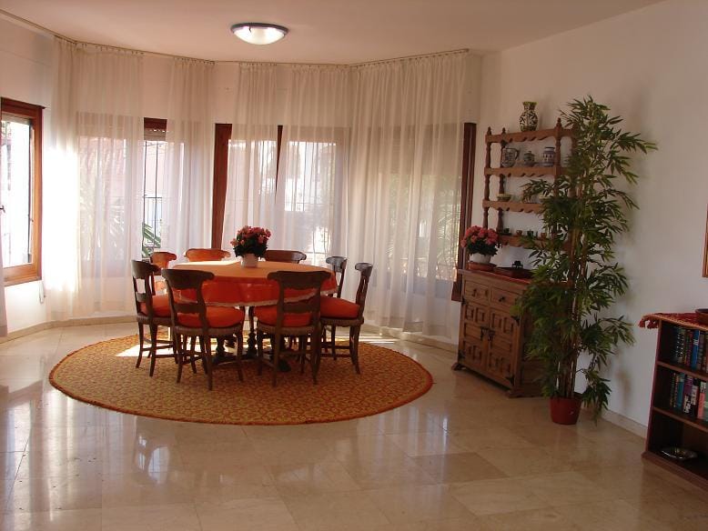 VILLA EN CALPE CON UNAS VISTAS INCREIBLES AL MAR Y PEÑÓN