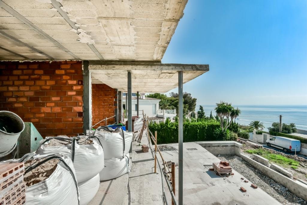 VILLA MODERNA CON VISTAS IMPRESIONANTES AL MAR