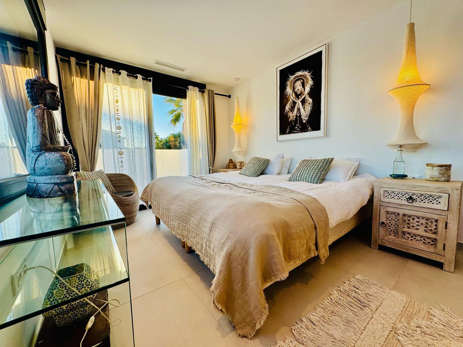 Exclusiva villa moderna en Jávea con vistas al mar y al Montgó