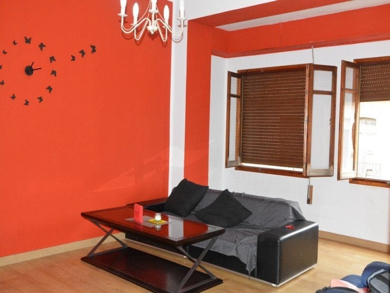 CLDX4819 - ¡Amplio y bien ubicado apartamento en Ondara, totalmente para reformar!