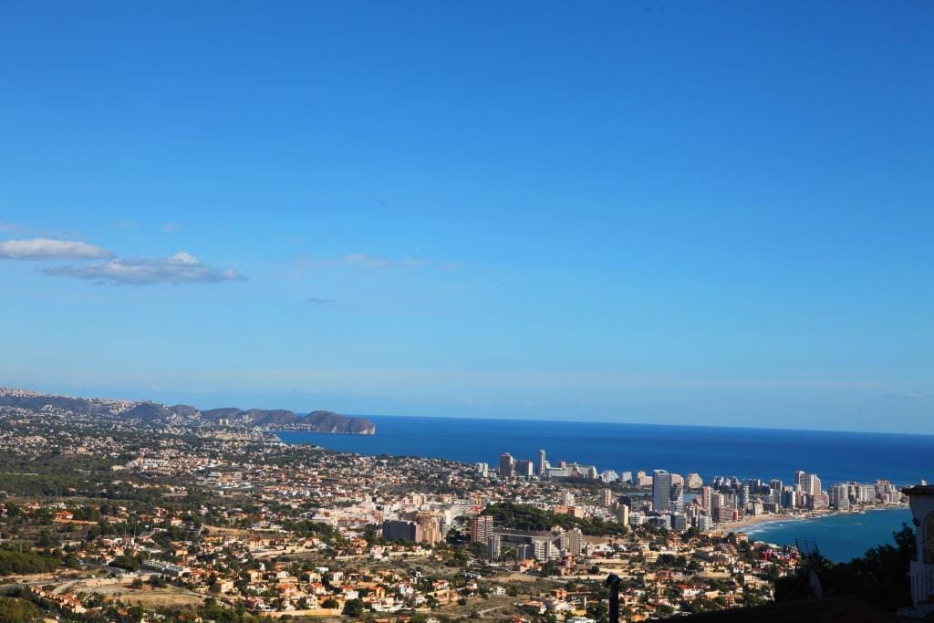 PARCELA EN CALPE CON VISTAS ABIERTAS