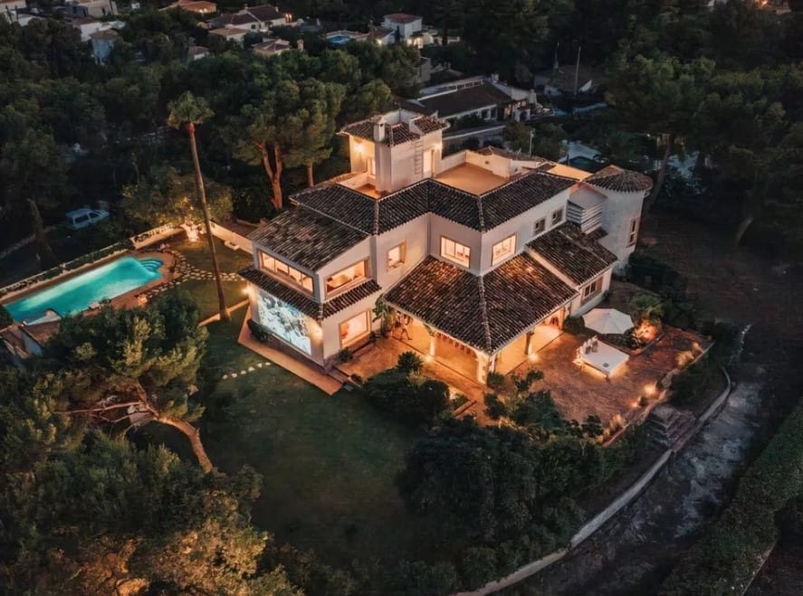 Impresionante Villa Mediterránea con Vistas Panorámicas al Mar de Jávea