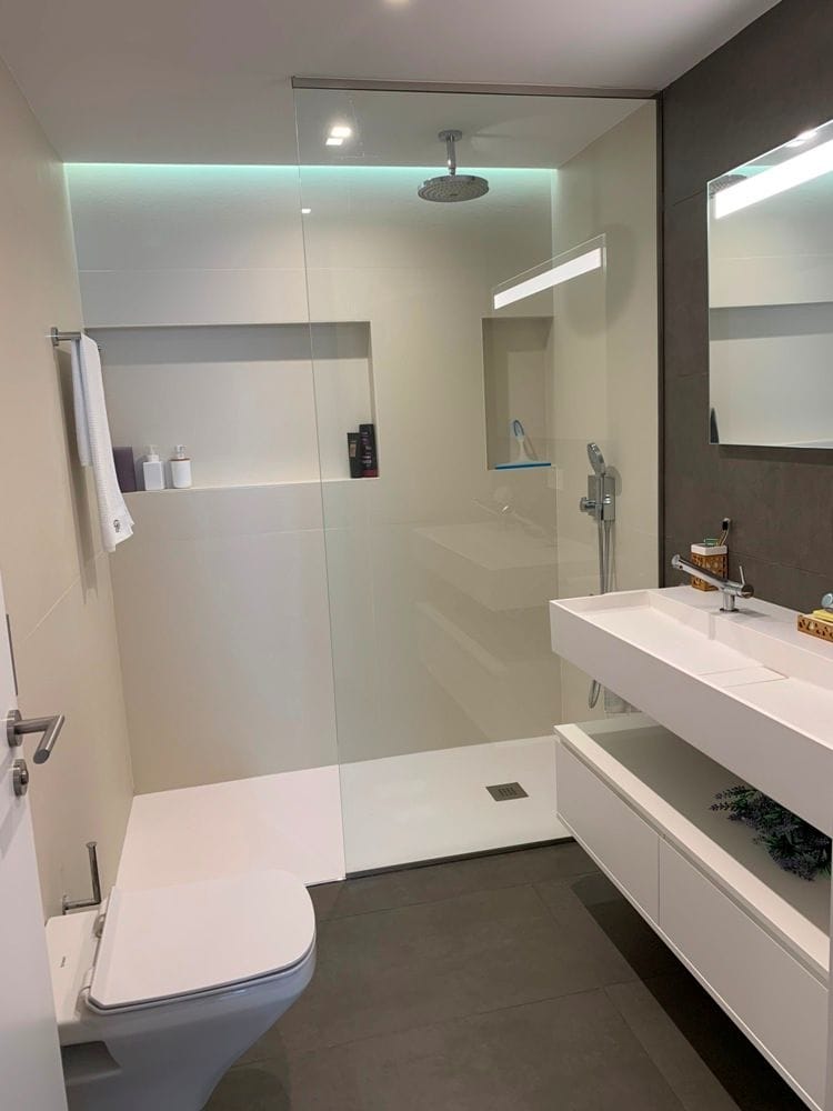 Precioso Apartamento de lujo que disfruta de la espectacularidad de las vistas al mar.-