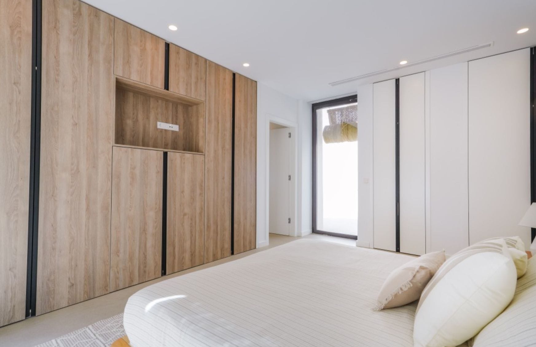Villa ibicenca de obra nueva con vistas al mar en Moraira