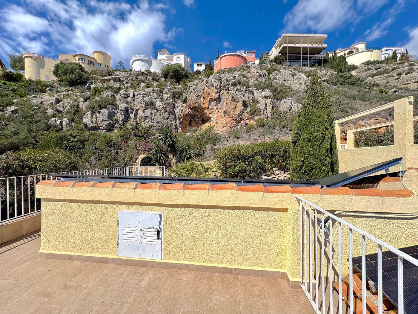 Gerenoveerde villa met zwembad en uitzicht op zee in Cumbre del Sol