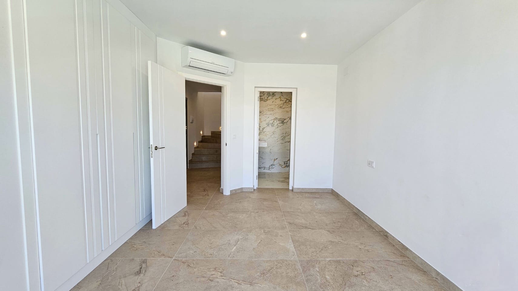 Villa mit 4 Schlafzimmern in Denia, Montgó