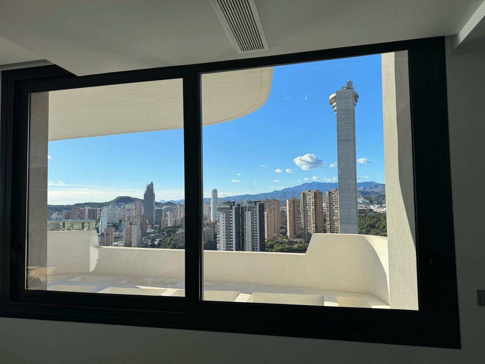 Nowoczesny penthouse z panoramicznym widokiem w Benidormie