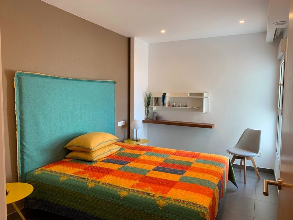 Precioso Apartamento de lujo que disfruta de la espectacularidad de las vistas al mar.-