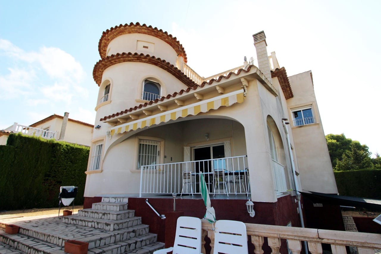 AMPLIA Y ESPACIOSA VILLA EN CALPE