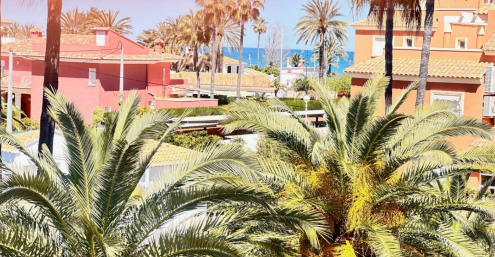 Amplio ático con gran terraza, piscina y excelente ubicación en Dénia (Las Marinas)