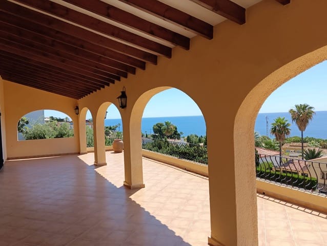 VILLA EN CALPE CON UNAS VISTAS INCREIBLES AL MAR Y PEÑÓN