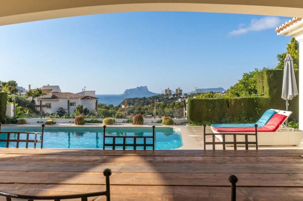 Sea view villa in Moraira with 4 bedrooms