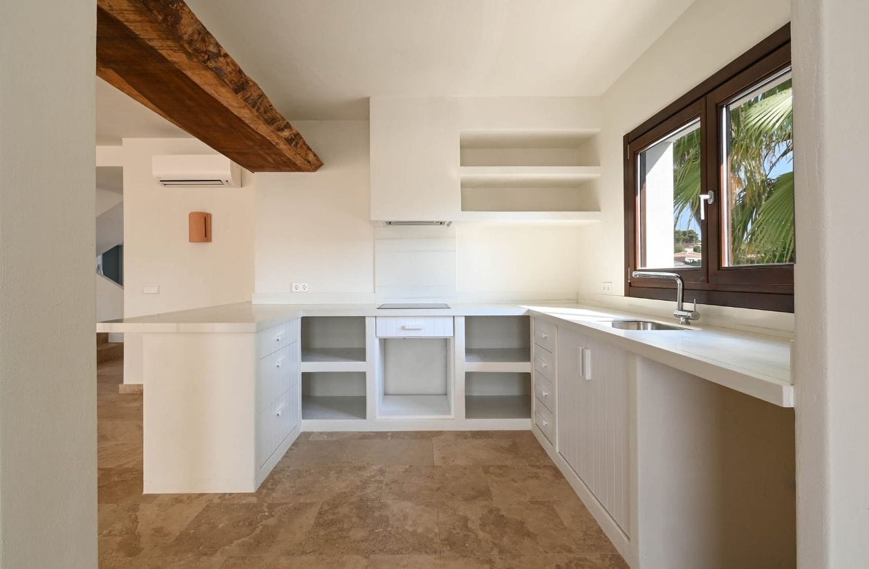 Exclusiva Villa Mediterránea Reformada con Vistas al Mar en Moraira
