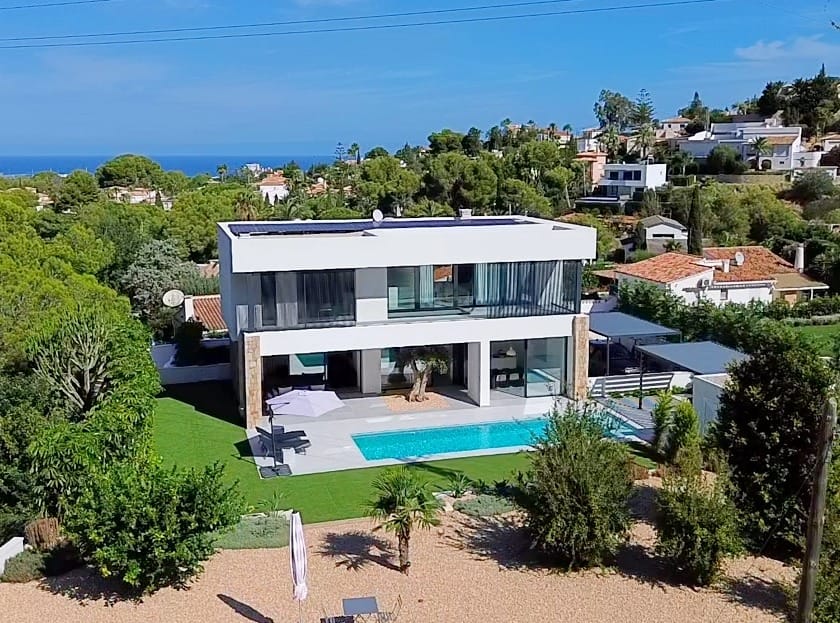 Modern chalet in Denia, energy efficiency A.