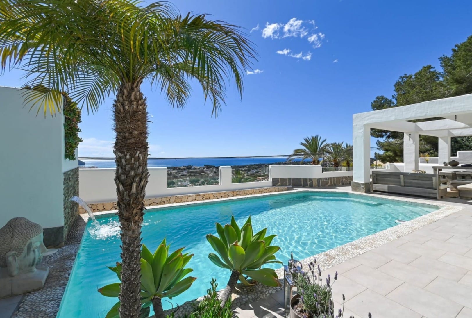 Villa de lujo con vistas panorámicas al mar en una de las zonas más exclusivas de Moraira