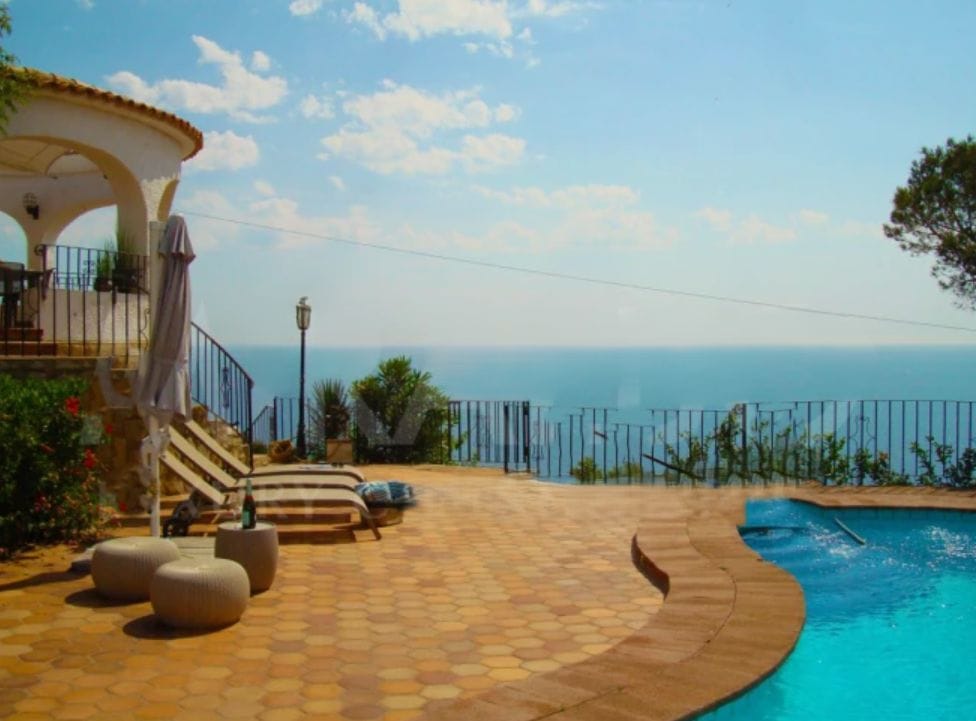Villa de 3 dormitorios con impresionantes vistas al mar en Javea